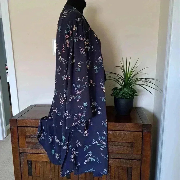 New Tahari Floral Open Top Kimono Style Blue Small Medium Lightweight Shirt - Picture 7 of 16